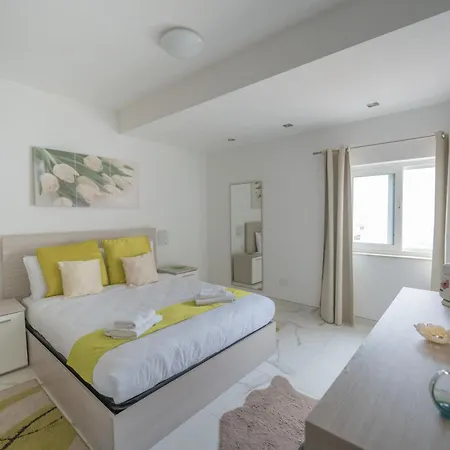 Stylish, Modern & Spacious 1br Close To Salina Bay - Bugibba Apartman *